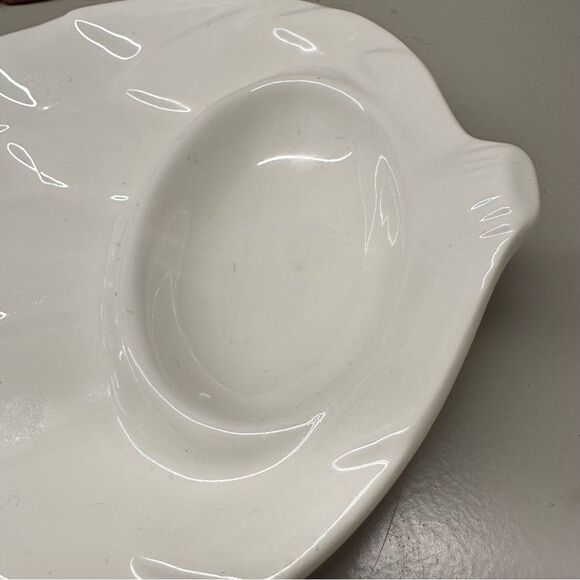 Vintage White Ceramic artichoke Plates - Picture 4 of 8